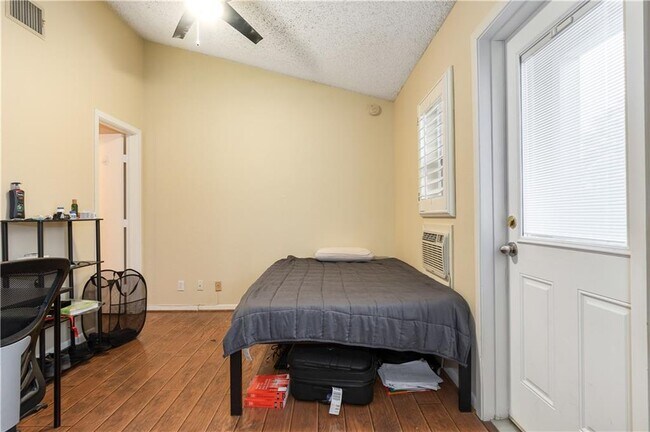 Building Photo - 2510 San Gabriel St