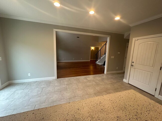 Building Photo - 514 Sapphire Dr