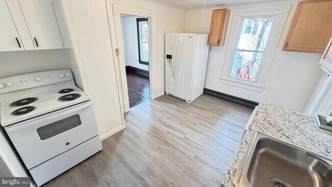 Building Photo - 6 Fern Ave