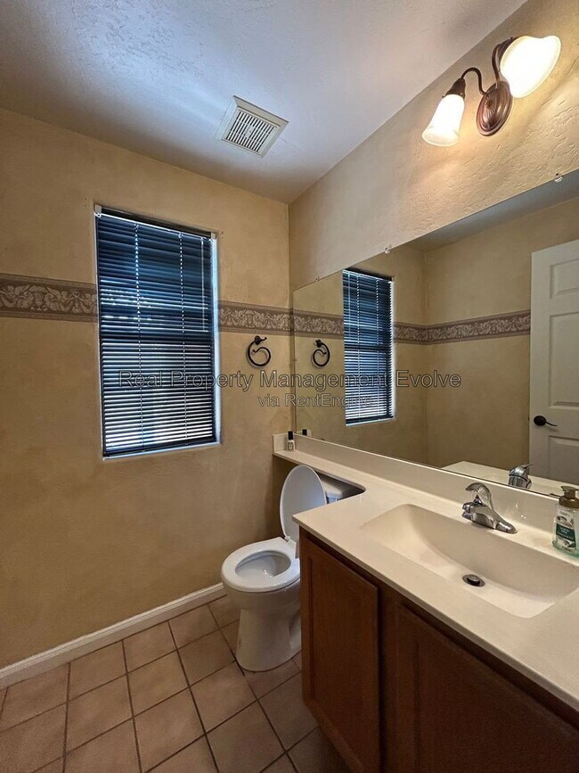 Building Photo - 5943 W Drake Ct