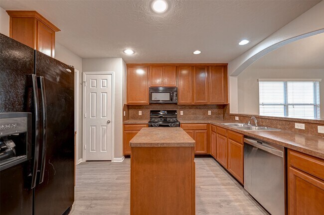 Building Photo - 8210 Rustic Cape Dr