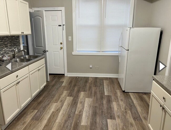 Building Photo - 1500 48th Ct