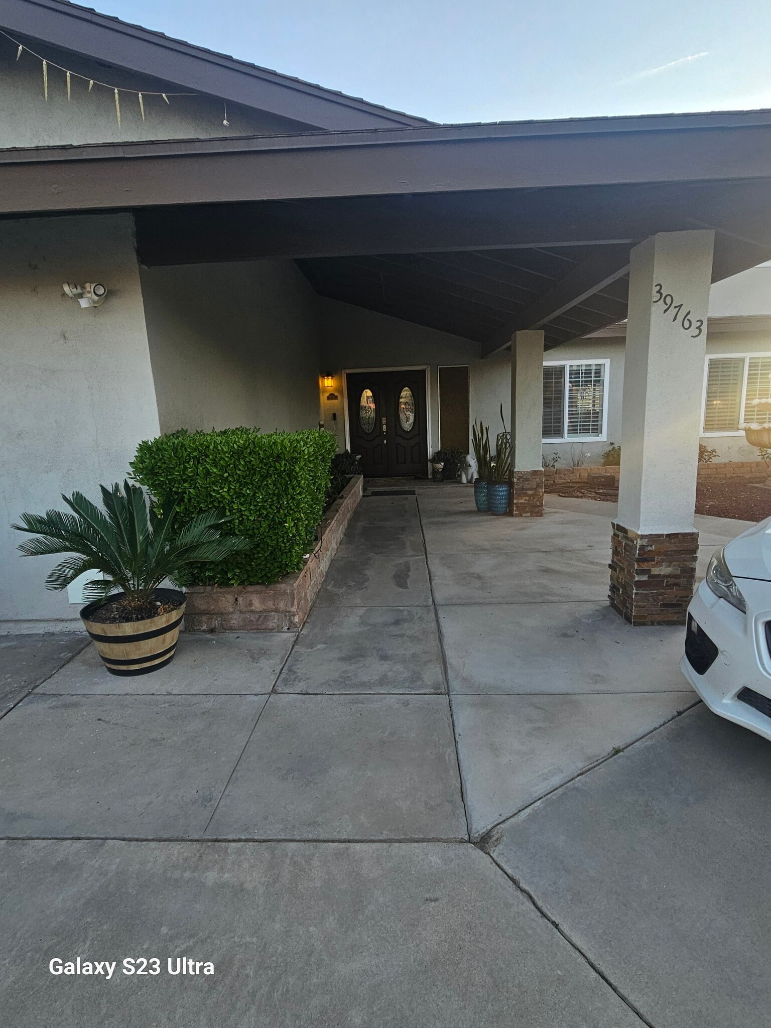 Building Photo - 39763 Country Club Dr