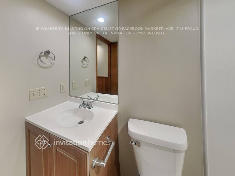 Building Photo - 5565 Knoll Dr