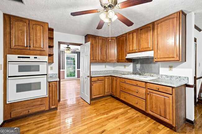 Building Photo - 965 Millbrook Ct
