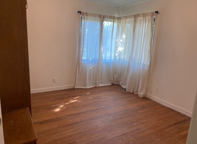 Building Photo - 109 S Park Dr