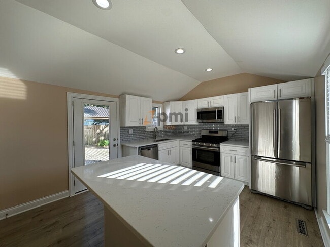 Building Photo - 511 W Goldsborough St