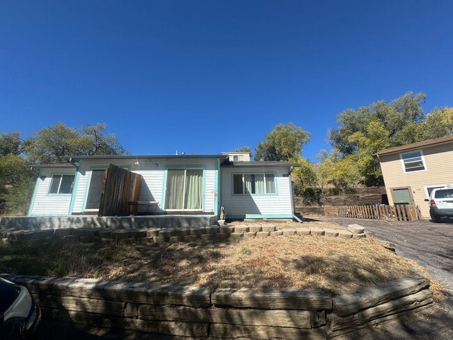 Building Photo - Manitou - CP