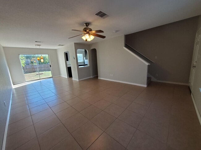 Building Photo - 2606 Sunview Lake