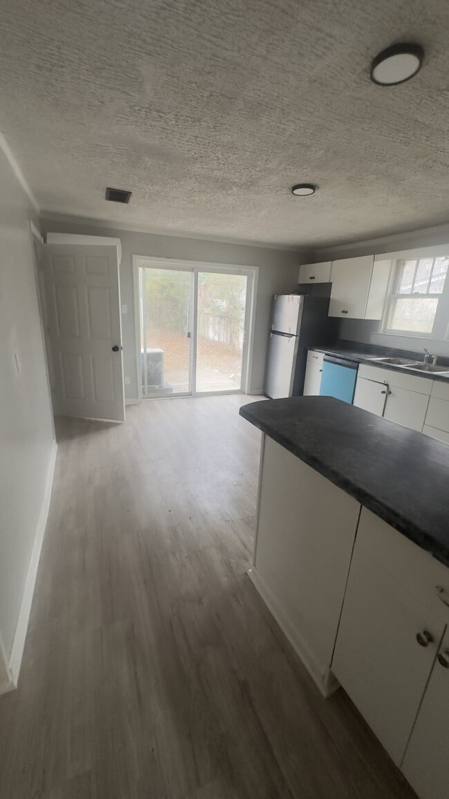 Building Photo - 323 W 22nd St