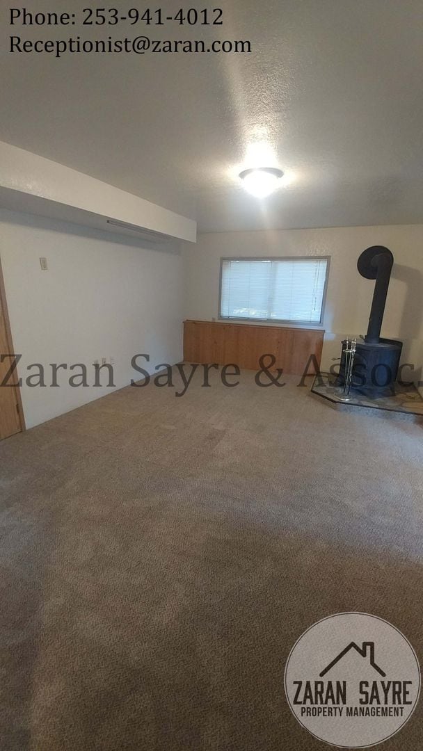 Building Photo - 386 - Beautiful Tri-level Home