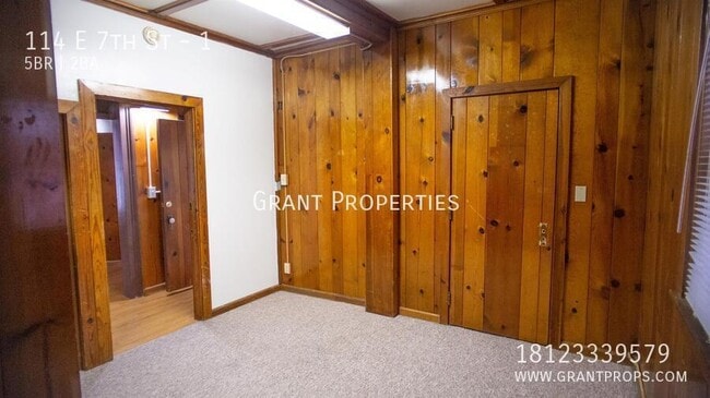 Building Photo - 114 E 7th St