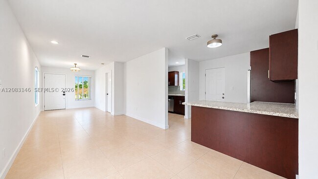 Building Photo - 3558 SW 26th St