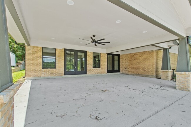 Building Photo - 128 Schooner