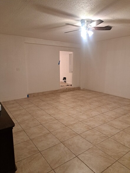 Building Photo - 4926 David Ave