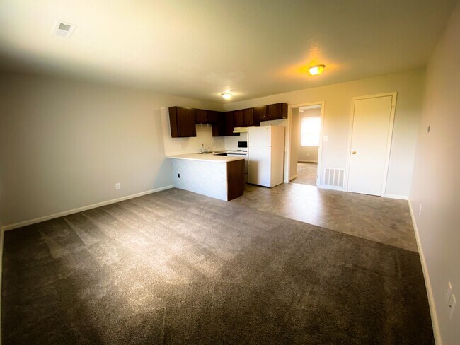 Building Photo - ! Bedroom 1 Bath Apartment for Rent