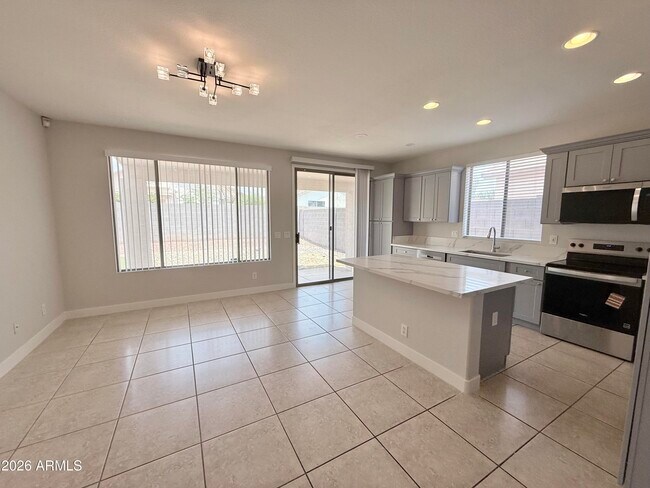 Building Photo - 6558 W Townley Ave