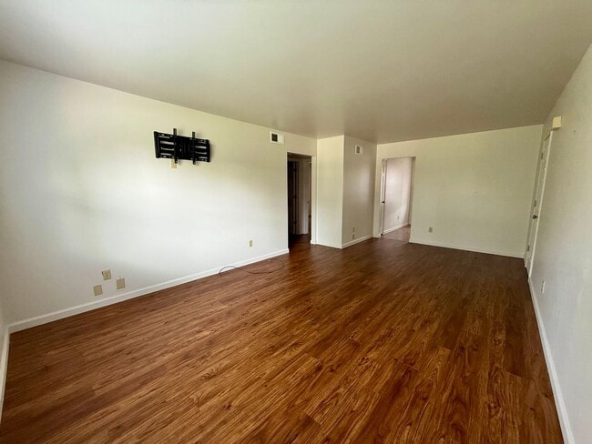 Interior Photo - 1343-MF18-E2