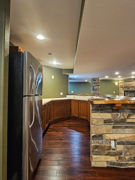 Building Photo - 1138 Lakecrest Ct