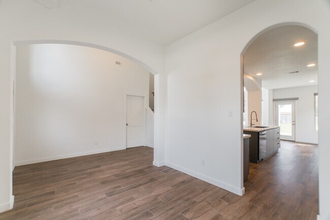 Building Photo - 102 E Lasting Spring Cir