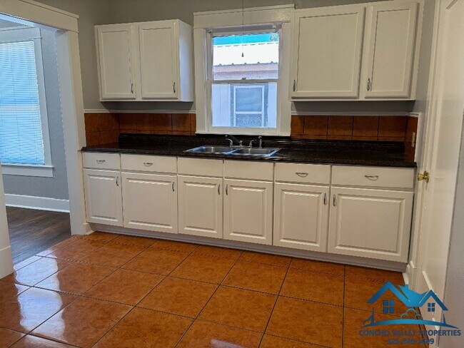 Building Photo - 912 S Abe St