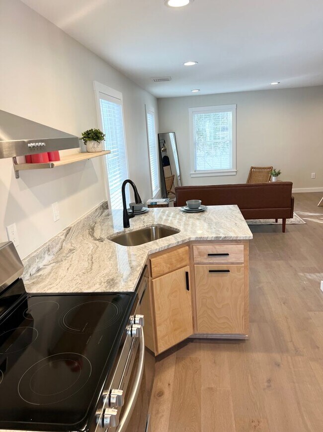 Building Photo - 179 Butternut St