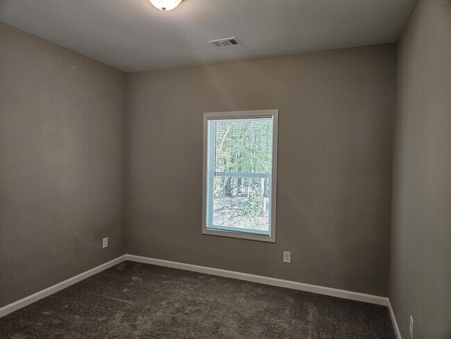 Building Photo - 184 N Burson Ave
