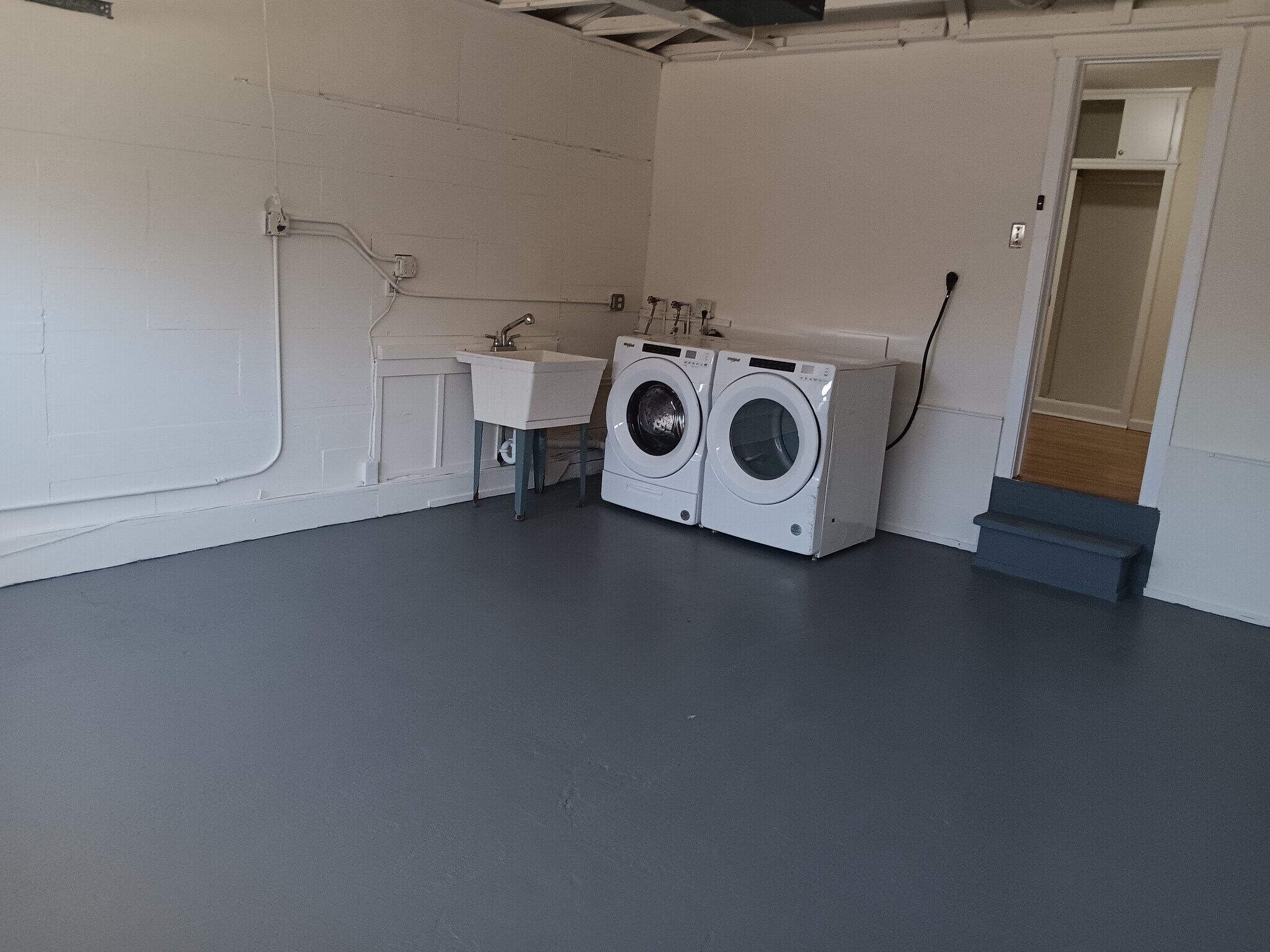 Building Photo - 2330 Frey Ave