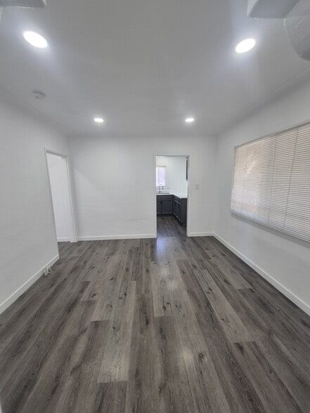 Building Photo - 4620 Tweedy Blvd