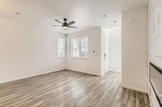 Building Photo - Single Family 3 Bed, 3 Bath Paired-Home in Anthology, Parker!