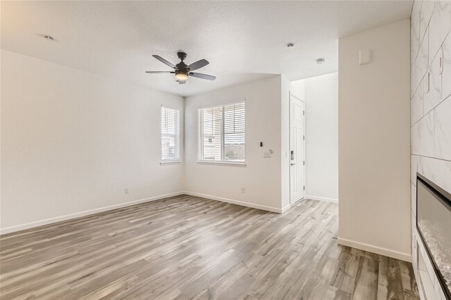 Building Photo - Single Family 3 Bed, 3 Bath Paired-Home in...