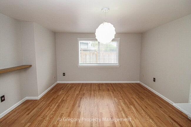 Building Photo - Charming, Well Maintained 4 Bedroom, 2.5 Bathroom Bothell Area Home in Northshore S.D. Spacious F...