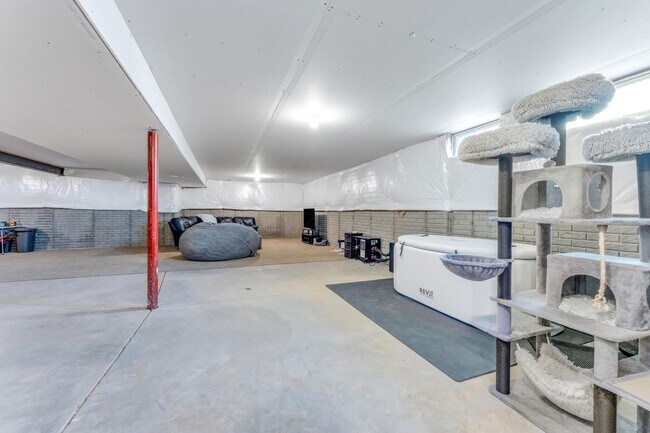 Building Photo - 8619 Landrace Dr