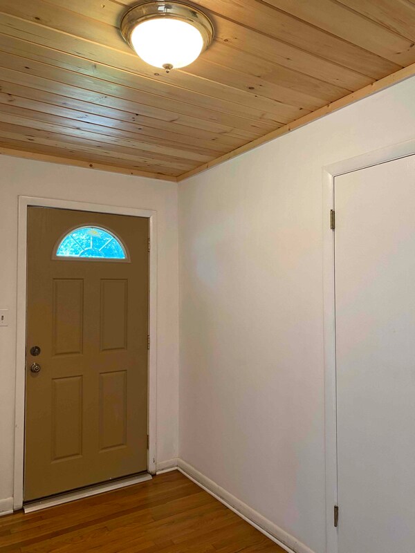 Building Photo - 1208 Skyline Dr