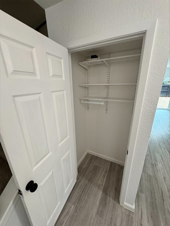 Building Photo - 1004 E Red Cedar Cir