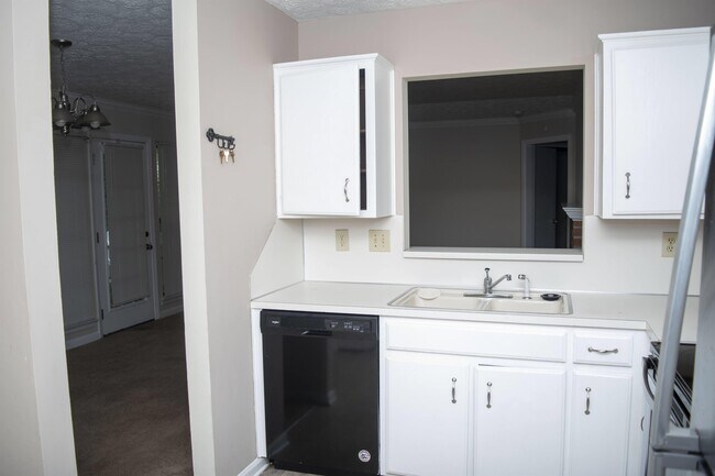 Building Photo - 1615 Woodmere Loop