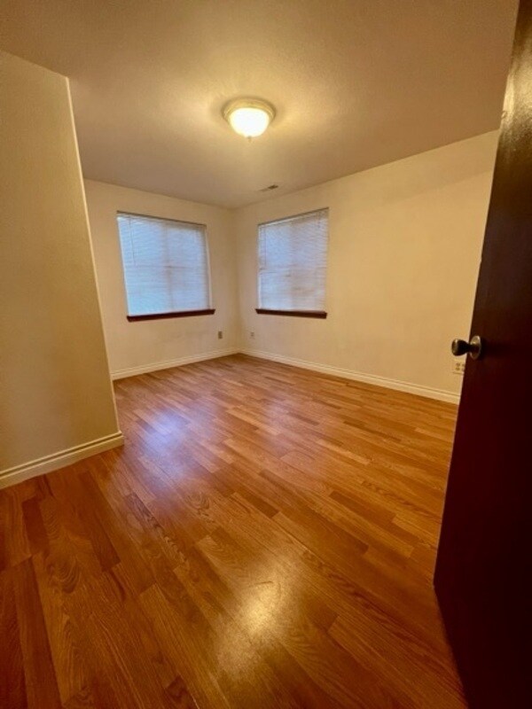 Building Photo - 14700 SE Mill St