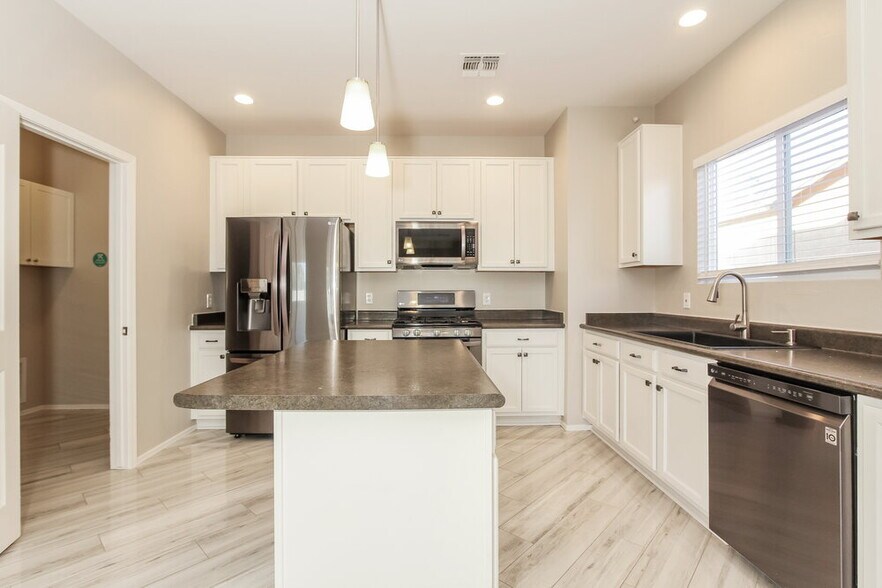 Building Photo - 8391 W Kittiwake Ln