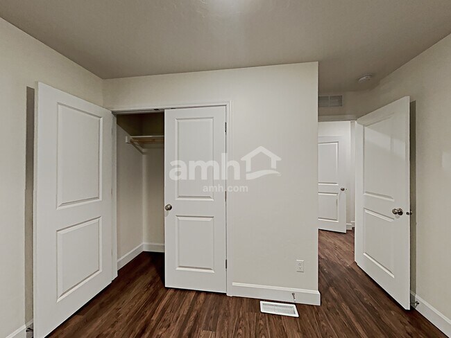 Building Photo - 9446 W Hiden Stream St