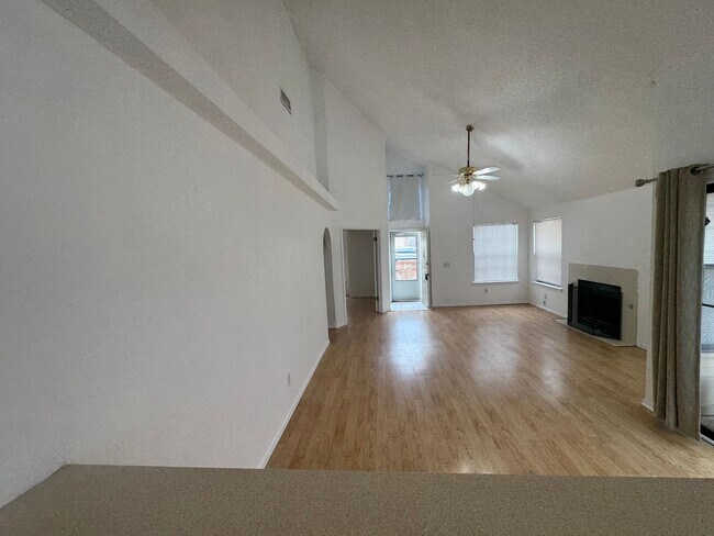 Building Photo - 3 bedroom, 2 bath 2 car garage home for re...