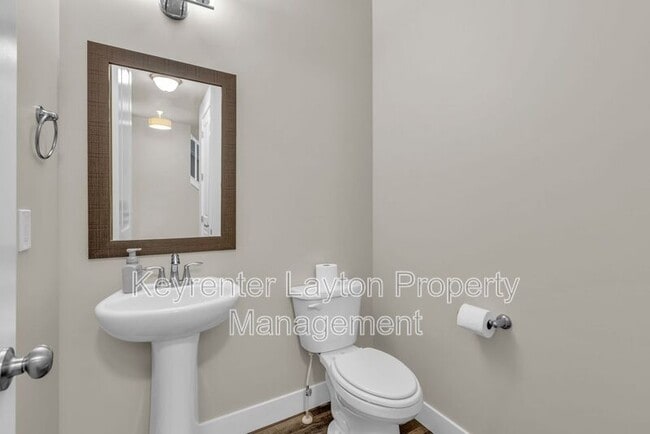 Building Photo - 1447 E Daylily Ct