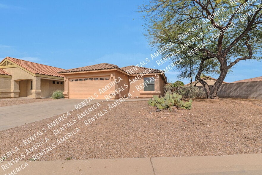 Building Photo - 6615 E Splendid Ln