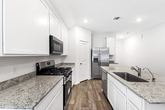 Building Photo - 3710 Turnpike Dr