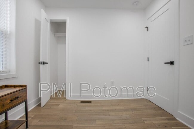 Building Photo - 702 19th St NE