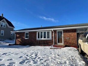 Building Photo - Updated Humboldt Single-Family Home with Modern Finishes & Spacious Yard!