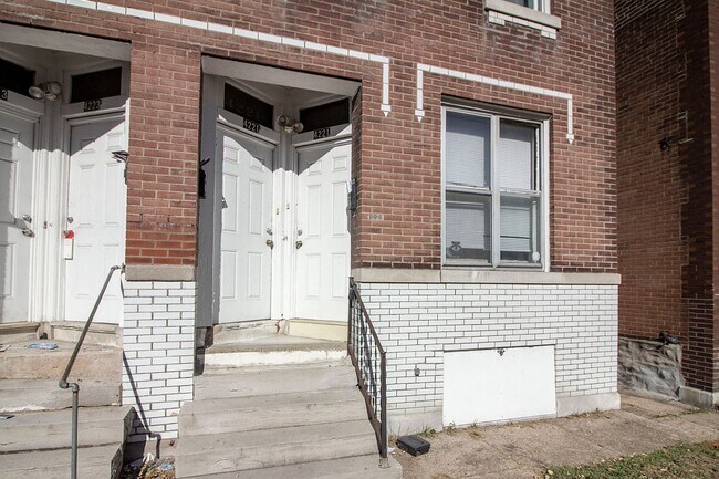 Building Photo - 4223-4223 Dewey Ave