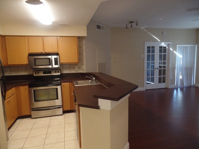 Building Photo - 2550 SW 18th Ter