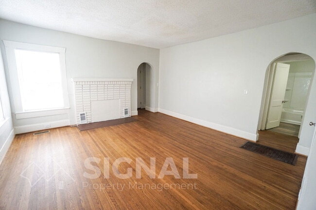 Building Photo - 1906 15th Ct N