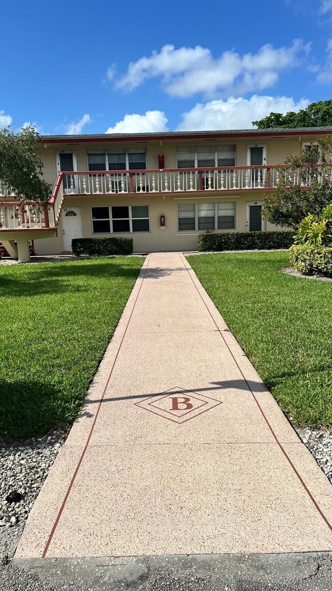 Building Photo - 42 Sussex B