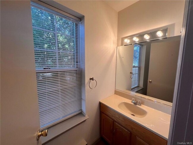 Building Photo - 18 Kendal Ln